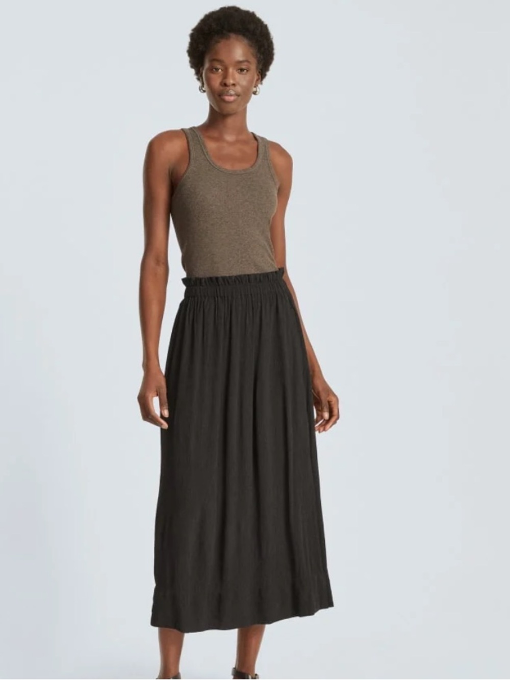 Everlane Ripple Midi Skirt — Black - Picture 3 of 9